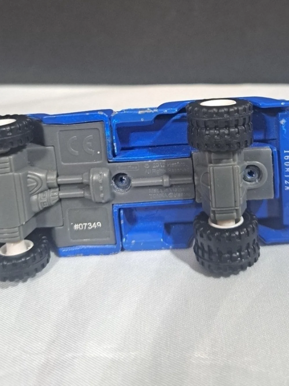 2012 HASBRO Funrise-1/65 Diecast Blue Tonka Mini Pick Up Truck B16